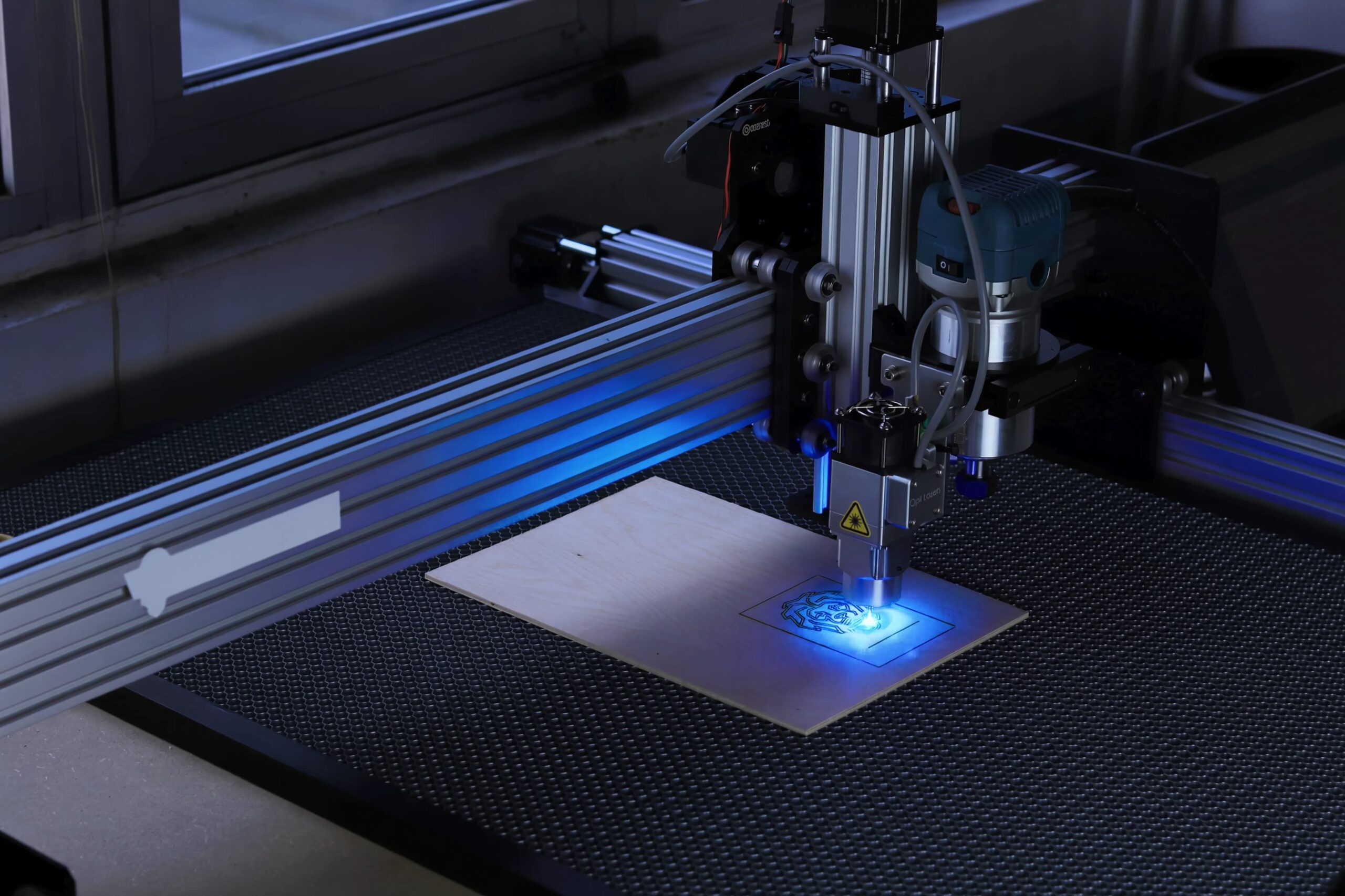 CNC-Bearbeitung eines Metallbauteils